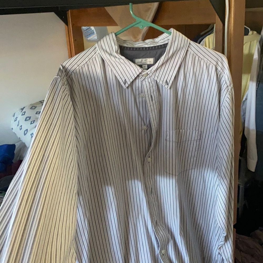 Old Navy 2XL gray and white sleeve shirt